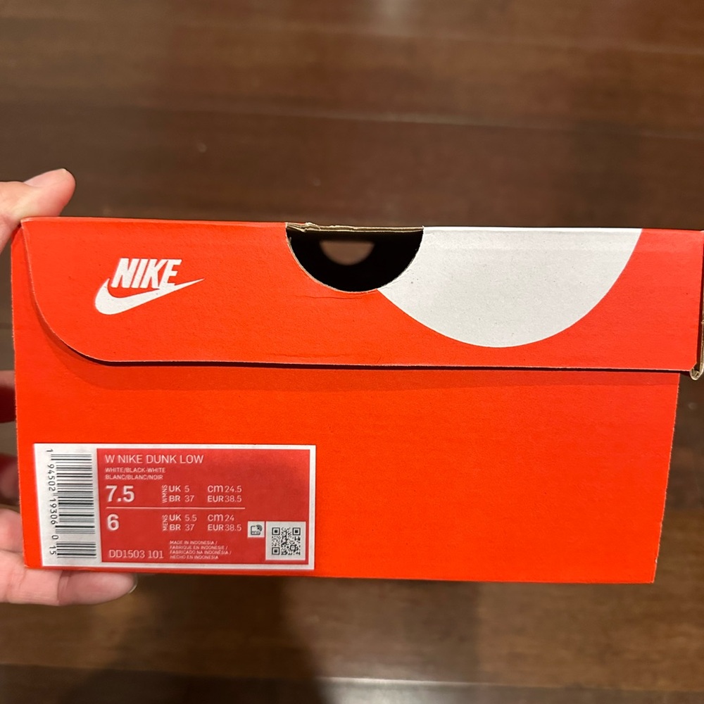 Excellent Condition Nike Panda Dunks - Picture 3 of 5